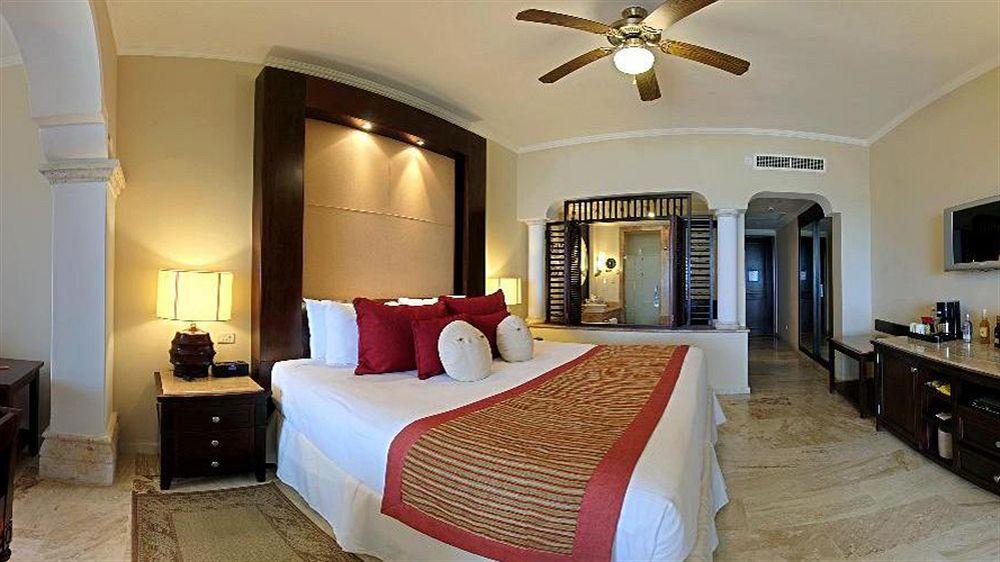 Resort Breathless & (adults Only)